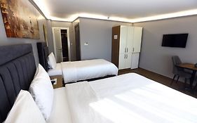 Zendy Suite Hotel