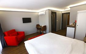 Zendy Suite Hotel